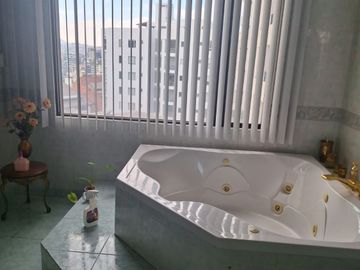 departamento en venta Gonzales Suarez Quito Ecuador 3 dormitorios