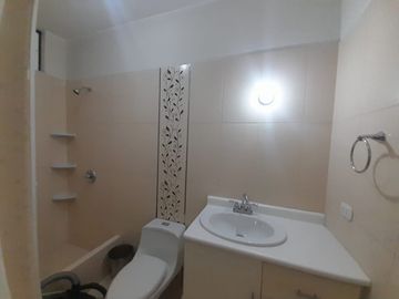 Amplio Departamento En Venta Primer Piso - Comas