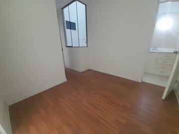 Amplio Departamento En Venta Primer Piso - Comas