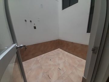 Amplio Departamento En Venta Primer Piso - Comas