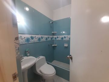 Amplio Departamento En Venta Primer Piso - Comas
