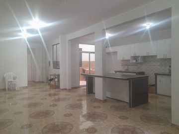 Amplio Departamento En Venta Primer Piso - Comas