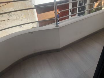 Amplio Departamento En Venta Cuarto Piso - Comas