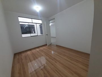 Amplio Departamento En Venta Cuarto Piso - Comas