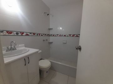Amplio Departamento En Venta Cuarto Piso - Comas