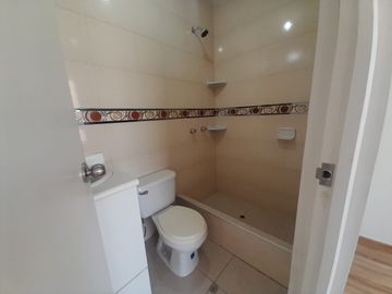 Amplio Departamento En Venta Cuarto Piso - Comas
