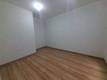 Amplio Departamento En Venta Cuarto Piso - Comas