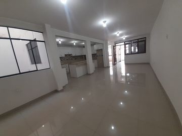 Amplio Departamento En Venta Cuarto Piso - Comas