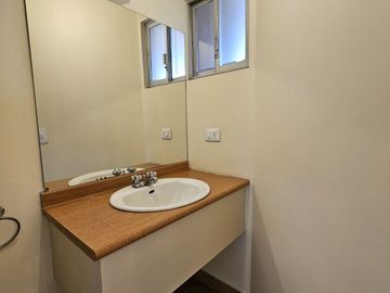 Vendo Casa Dentro de Conjunto en Bellavista de Carretas de 3 Dormitorios en 3 plantas está muy cerca del Terminal de Carcelén