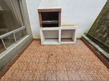 Vendo Casa Dentro de Conjunto en Bellavista de Carretas de 3 Dormitorios en 3 plantas está muy cerca del Terminal de Carcelén