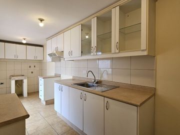 Vendo Casa Dentro de Conjunto en Bellavista de Carretas de 3 Dormitorios en 3 plantas está muy cerca del Terminal de Carcelén
