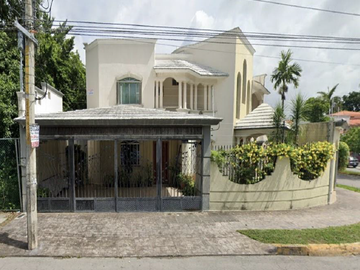 PRECIOSA CASA EN CANCUN MUY CERCA DEL MAR