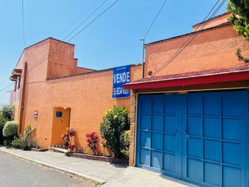 Casa con Alberca en Venta Tetela Cuernavaca.  381 mts