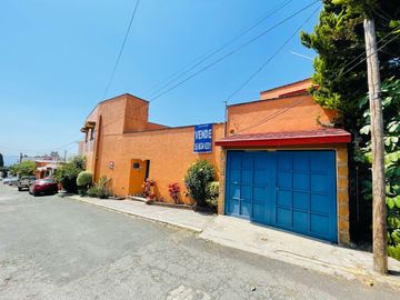 Casa con Alberca en Venta Tetela Cuernavaca.  381 mts