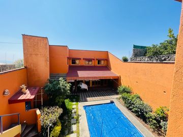 Casa con Alberca en Venta Tetela Cuernavaca.  381 mts