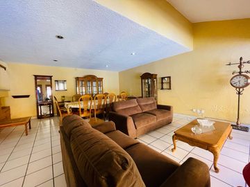 Casa con Alberca en Venta Tetela Cuernavaca.  381 mts