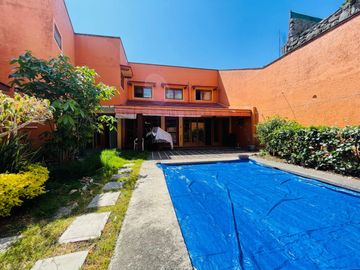 Casa con Alberca en Venta Tetela Cuernavaca.  381 mts