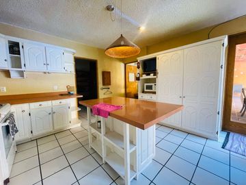 Casa con Alberca en Venta Tetela Cuernavaca.  381 mts