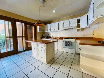 Casa con Alberca en Venta Tetela Cuernavaca.  381 mts