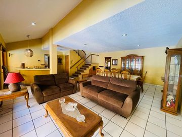 Casa con Alberca en Venta Tetela Cuernavaca.  381 mts