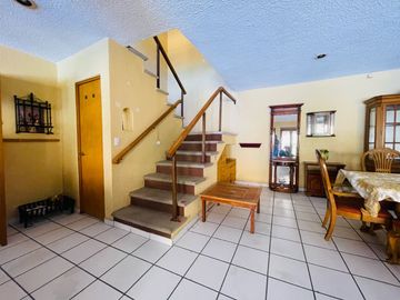 Casa con Alberca en Venta Tetela Cuernavaca.  381 mts