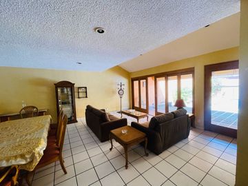 Casa con Alberca en Venta Tetela Cuernavaca.  381 mts
