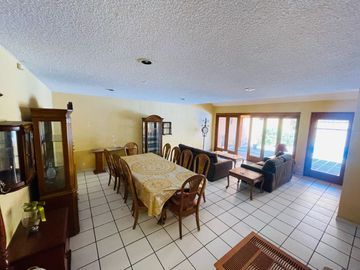 Casa con Alberca en Venta Tetela Cuernavaca.  381 mts