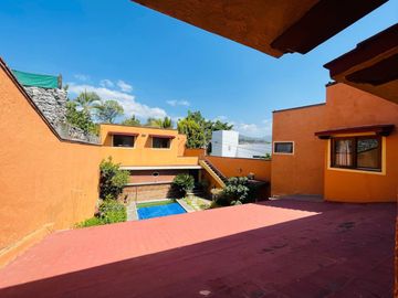 Casa con Alberca en Venta Tetela Cuernavaca.  381 mts