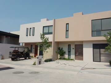 CASAS NUEVAS EN LOMAS DEL MARQUES, EL CAMPANARIO
