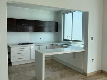 Casa en venta en lomas de angelopolis parque campeche