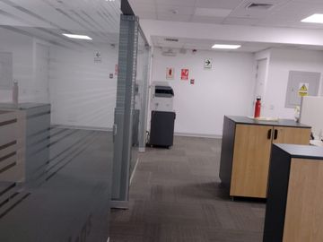 ¡Oportunidad Única! Oficina/Consultorio en Edificio Empresarial Moderno en Lince!