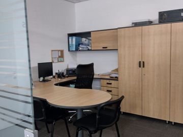 ¡Oportunidad Única! Oficina/Consultorio en Edificio Empresarial Moderno en Lince!