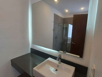 Departamento en CANCUN CUMBRES, Planta Baja, grand terraza, frente a la alberca