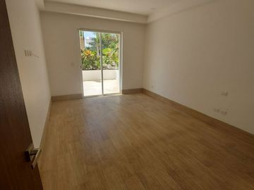 Departamento en CANCUN CUMBRES, Planta Baja, grand terraza, frente a la alberca