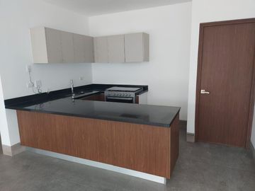 Departamento en CANCUN CUMBRES, Planta Baja, grand terraza, frente a la alberca
