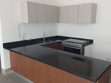 Departamento en CANCUN CUMBRES, Planta Baja, grand terraza, frente a la alberca
