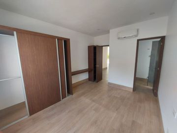 Departamento en CANCUN CUMBRES, Planta Baja, grand terraza, frente a la alberca