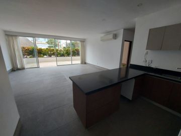 Departamento en CANCUN CUMBRES, Planta Baja, grand terraza, frente a la alberca