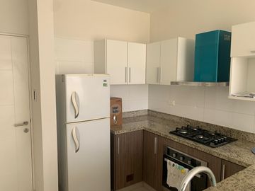 DEPARTAMENTO EN VENTA AMOBLADO – CONDOMINIO LAS PALMERAS DEL CHIPE- PIURA