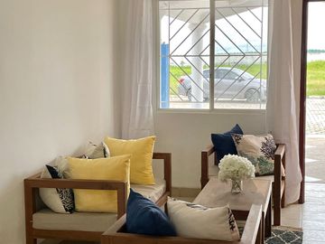 Urbanización Villa Marina - Capaes, casa de 2 pisos, 3 dormitorios y balcón.