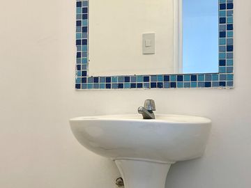 Urbanización Villa Marina - Capaes, casa de 2 pisos, 3 dormitorios y balcón.