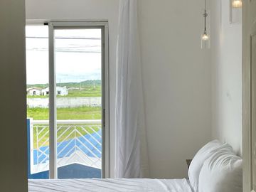 Urbanización Villa Marina - Capaes, casa de 2 pisos, 3 dormitorios y balcón.