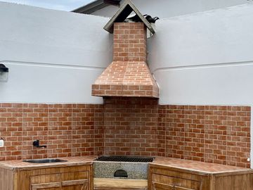 Urbanización Villa Marina - Capaes, casa de 2 pisos, 3 dormitorios y balcón.