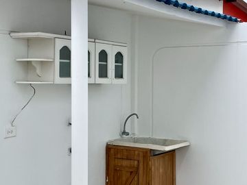 Urbanización Villa Marina - Capaes, casa de 2 pisos, 3 dormitorios y balcón.