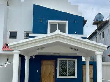 Urbanización Villa Marina - Capaes, casa de 2 pisos, 3 dormitorios y balcón.