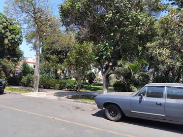 VENDO CASA 385M2. EN URB. LOS CIPRESES, CERCADO DE LIMA