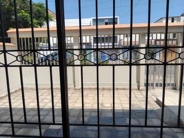 VENDO CASA 385M2. EN URB. LOS CIPRESES, CERCADO DE LIMA