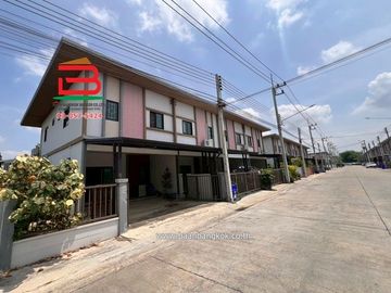 ทาวน์เฮาส์ หมู่บ้าน ภัทรไพรเวท 2 เฟส 3 เนื้อที่ 26.2 ตรว. ใกล้วัดสะแก ถนน ปทุมธานี-สามโคก-เสนา ต.สามโคก อ.สามโคก จ.ปทุมธานี