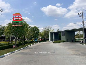 ทาวน์เฮาส์ หมู่บ้าน ภัทรไพรเวท 2 เฟส 3 เนื้อที่ 26.2 ตรว. ใกล้วัดสะแก ถนน ปทุมธานี-สามโคก-เสนา ต.สามโคก อ.สามโคก จ.ปทุมธานี