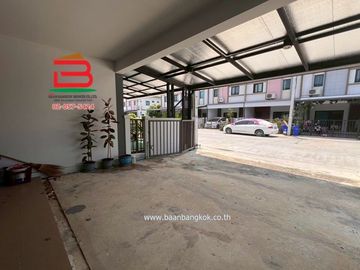 ทาวน์เฮาส์ หมู่บ้าน ภัทรไพรเวท 2 เฟส 3 เนื้อที่ 26.2 ตรว. ใกล้วัดสะแก ถนน ปทุมธานี-สามโคก-เสนา ต.สามโคก อ.สามโคก จ.ปทุมธานี